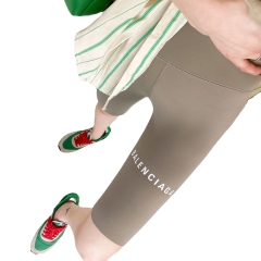 Quần legging nữ ngắn ôm dáng hợp thời trang phù hợp với các môn thể thao