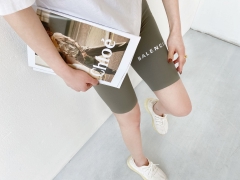 Quần legging nữ ngắn ôm dáng hợp thời trang phù hợp với các môn thể thao
