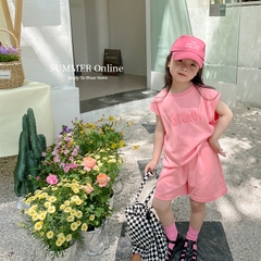Bộ đồ thể thao hai mảnh áo tay ngắn in chữ tương phản và quần đùi thời trang giản dị