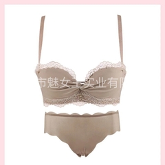 Bộ đồ lót không gọng thép phối ren, thiết kế nâng ngực gợi cảm