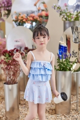 Bộ đồ bơi hai mảnh áo hai dây phối ren kiểu dáng dễ thương dành cho bé gái
