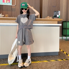Bộ đồ thể thao bé gái dáng rộng áo thun tay ngắn và quần short phong cách giản dị