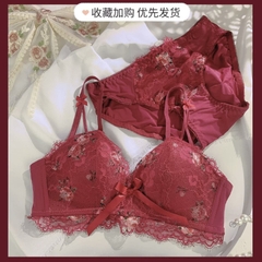 Bộ đồ lót nâng ngực không gọng, kiểu dáng tươi tắn dễ thương với hoa phối trên áo