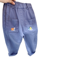 Quần kaki phối túi thêu hình hợp thời trang cho bé trai