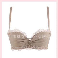 Bộ đồ lót không gọng thép phối ren, thiết kế nâng ngực gợi cảm