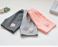 Quần short kiểu dáng thể thao in họa tiết mèo dễ thương dành cho bé gái