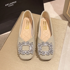 Giày lười mũi vuông, phong cách trưởng thành