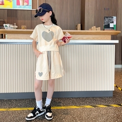 Bộ đồ thể thao bé gái dáng rộng áo thun tay ngắn và quần short phong cách giản dị