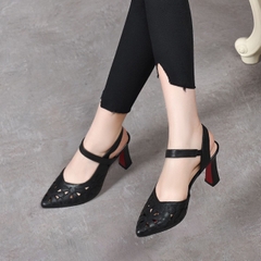 Giày sandal cao gót nữ bít đầu phối họa tiết hoa trẻ trung