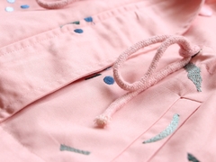 Áo khoác gió vải cotton thêu hoa phối dây rút ở thắt lưng thời trang dành cho bé gái