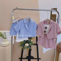 Bộ đồ ba mảnh kiểu dáng phương Tây dành cho bé gái