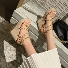 Giày sandal đế xuồng dây quai thiết kế đinh tán phong cách La Mã
