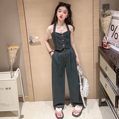 Bộ đồ hai mảnh gồm áo ngắn ôm dáng và quần rộng hợp thời trang dành cho bé gái