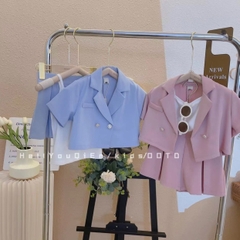 Bộ đồ ba mảnh kiểu dáng phương Tây dành cho bé gái