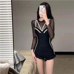 Đồ bơi hai mảnh màu đen dài tay, kẻ sọc phối ren quyến rũ dành cho nữ
