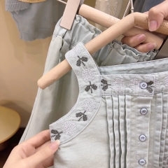 Bộ đồ hai mảnh gồm áo hai dây và quần ống rộng thời trang dành cho bé gái