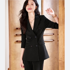 Bộ đồ vest cao cấp với thiết kế hai hàng khuy sang trọng, phong cách công sở dành cho nữ