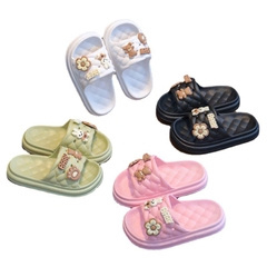 Dép UNMUN đế mềm tránh trơn trượt gắn sticker dễ thương cho bé gái