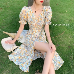 Đầm xẻ tà tay ngắn cổ chữ V kèm họa tiết hoa thời trang
