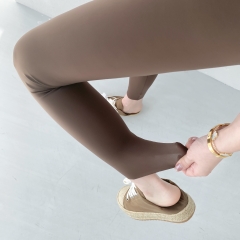 Quần legging nữ dài chín tấc ôm dáng co giãn, in chữ trên đùi thời trang