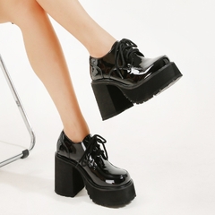 Giày boots mũi tròn cột dây phong cách Retro