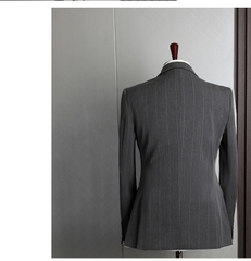 Bộ đồ vest kèm áo gile kẻ sọc sang trọng lịch lãm phong cách Anh Quốc