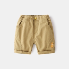 Quần short kaki cotton thoáng khí in hình hươu cao cổ cho bé trai