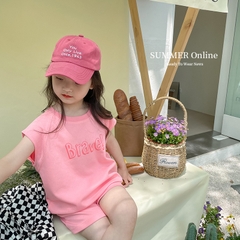 Bộ đồ thể thao hai mảnh áo tay ngắn in chữ tương phản và quần đùi thời trang giản dị