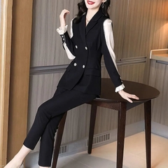 Bộ đồ vest hai mảnh thời trang sang trọng, phong cách phương Tây