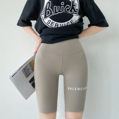 Quần legging nữ ngắn ôm dáng hợp thời trang phù hợp với các môn thể thao