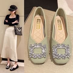 Giày lười mũi vuông, phong cách trưởng thành
