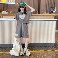 Bộ đồ thể thao bé gái dáng rộng áo thun tay ngắn và quần short phong cách giản dị