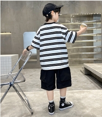 Bộ đồ ngắn tay mát mẻ họa tiết kẻ sọc phong cách đường phố cho bé trai