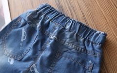 Quần short jean bé trai in hình ô tô lưng chun dây rút