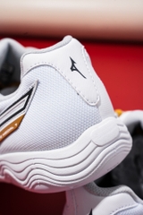 Giày Mizuno Wave Medal 7 Trắng Vàng
