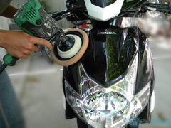 Đánh bóng sơn xe máy