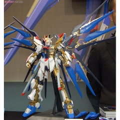 Mô hình lắp ráp PG Strike Freedom Gundam Bandai 4543112655066 4573102630568