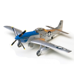 61040 MÔ HÌNH MÁY BAY QUÂN SỰ 1/48 SCALE NORTH AMERICA P-51D MUSTANG 8TH AF