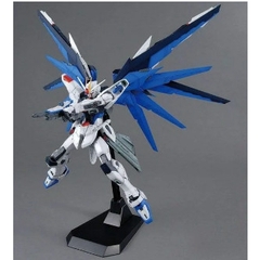 Mô Hình Lắp Ráp MG Gundam Freedom Ver 2.0 Model (Tặng Đế Base + Decal)
