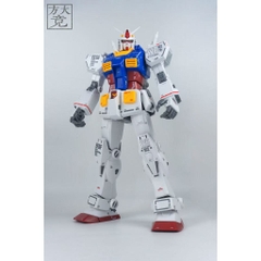 Mô Hình Lắp Ráp Jumbo Grade 1/35 RX-78-2 (tặng kèm decal nước + LED) Bản Mới