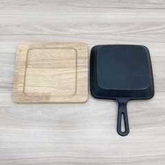 Chảo gang vuông có tay cầm đế gỗ DBFP137