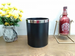 Thùng rác trong phòng 2 lớp A36-A2