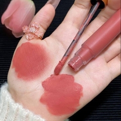 Son Kem Gucci Rouge Liquid Matte Lip Colour Màu 208 They Met In Argentina (Cam hồng đất) - 6.5ml Fullbox