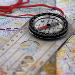 La Bàn Bản Đồ Coghlans Deluxe Map Compass