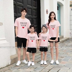 Áo Thun Đồng Phục Gia Đình Giá Rẻ Tại Bình Phước Màu hồng- Đồng Phục May Thành Việt