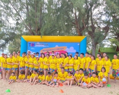 Đồng phục du lịch teambuiding màu vàng cổ tròn