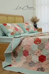 Bộ chăn ghép vải lục giác cạnh 7cm màu hồng pastel, chần máy, size 2x2,2m
