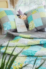 Chăn ghép vải phức tạp hình vuông, màu xám xanh, chần máy, size 2x2,2m