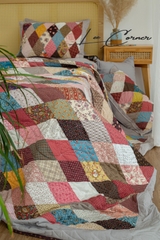 Bộ chăn ghép vải phức tạp hình tam giác, chần máy màu nâu đỏ size 2x2,2m