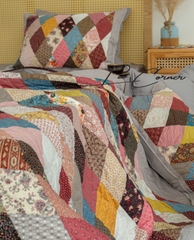 Bộ chăn ghép vải phức tạp hình tam giác, chần máy màu nâu đỏ size 2x2,2m